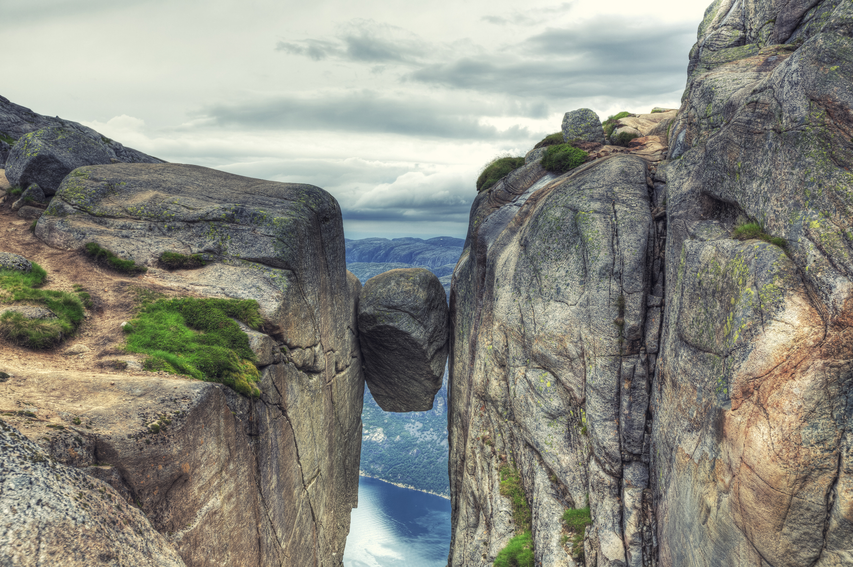 Kjeragbolten Norwegen, Kjeragbolten, Norwegen, Maybe you would like to learn more about one of these?