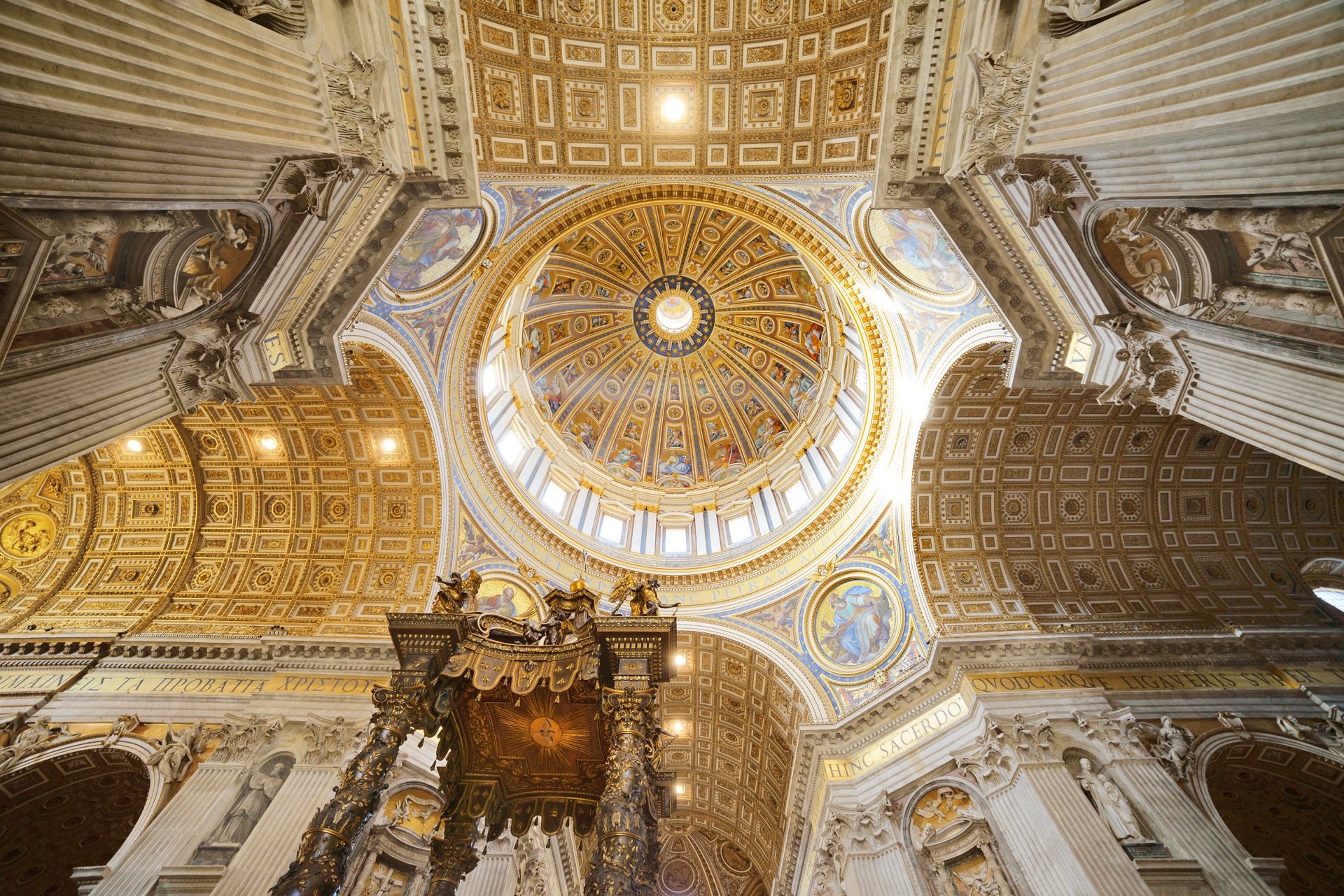 Der eindrucksvolle Petersdom in Rom Urlaubsguru.de