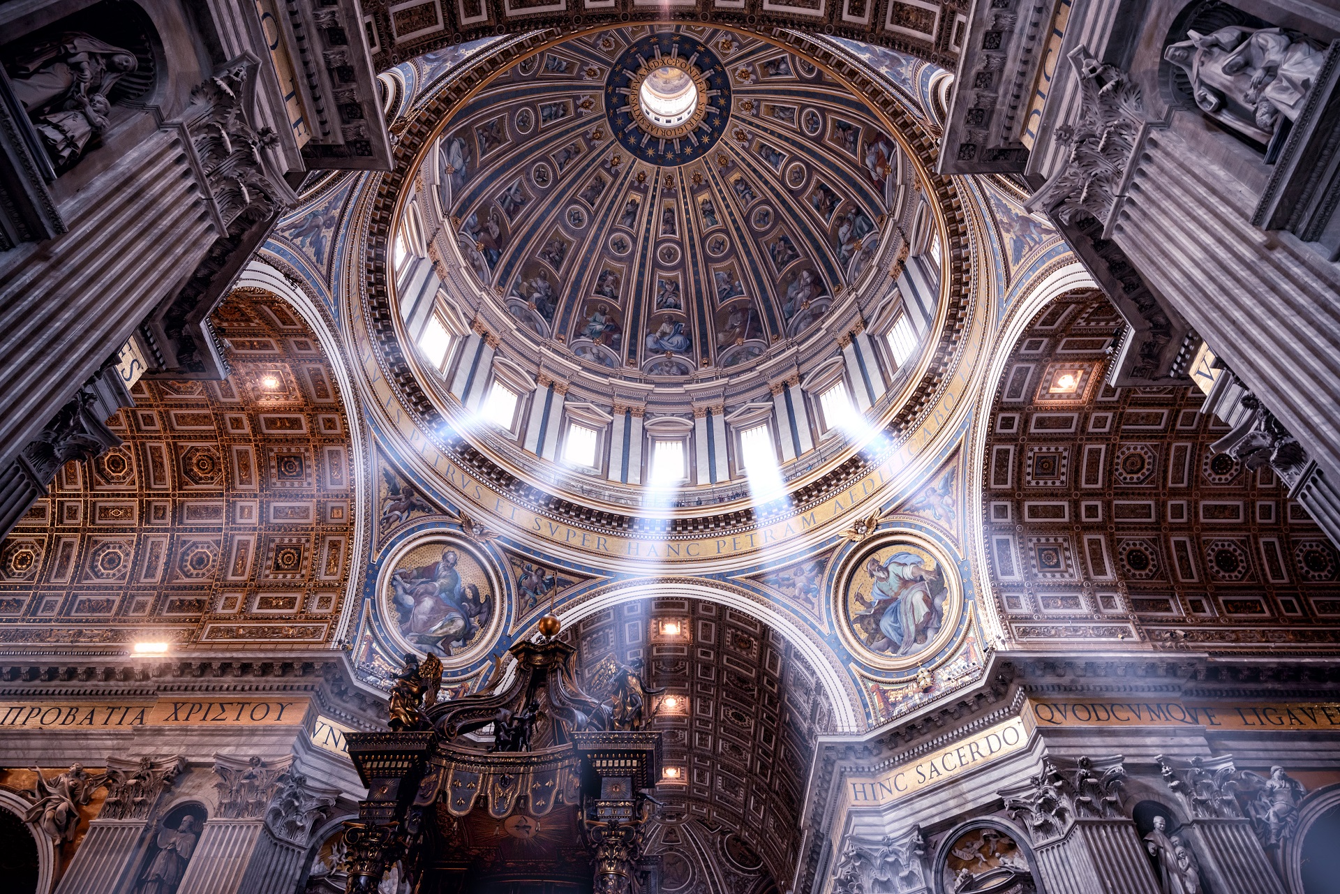 Der eindrucksvolle Petersdom in Rom Urlaubsguru.de