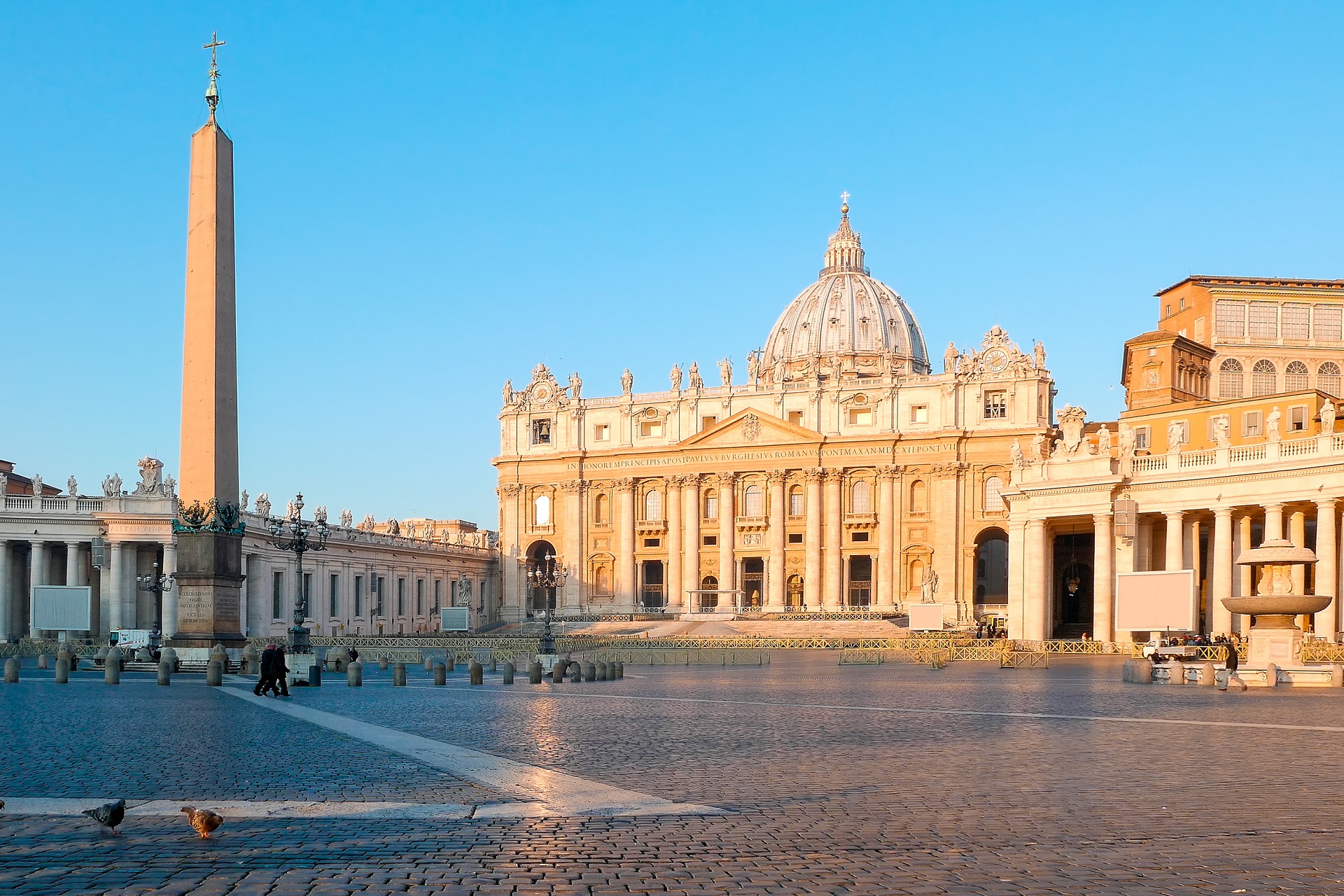 Der eindrucksvolle Petersdom in Rom Urlaubsguru.de