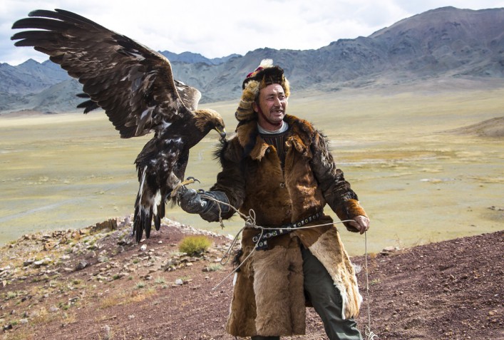 Mongolian eagle hunter iStock_000022562689_Large EDITORIAL ONLY Josef Friedhuber