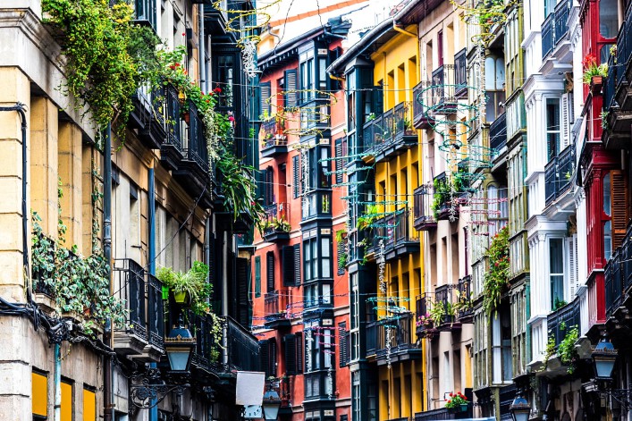 Bilbao Altstadt bunte Fassaden