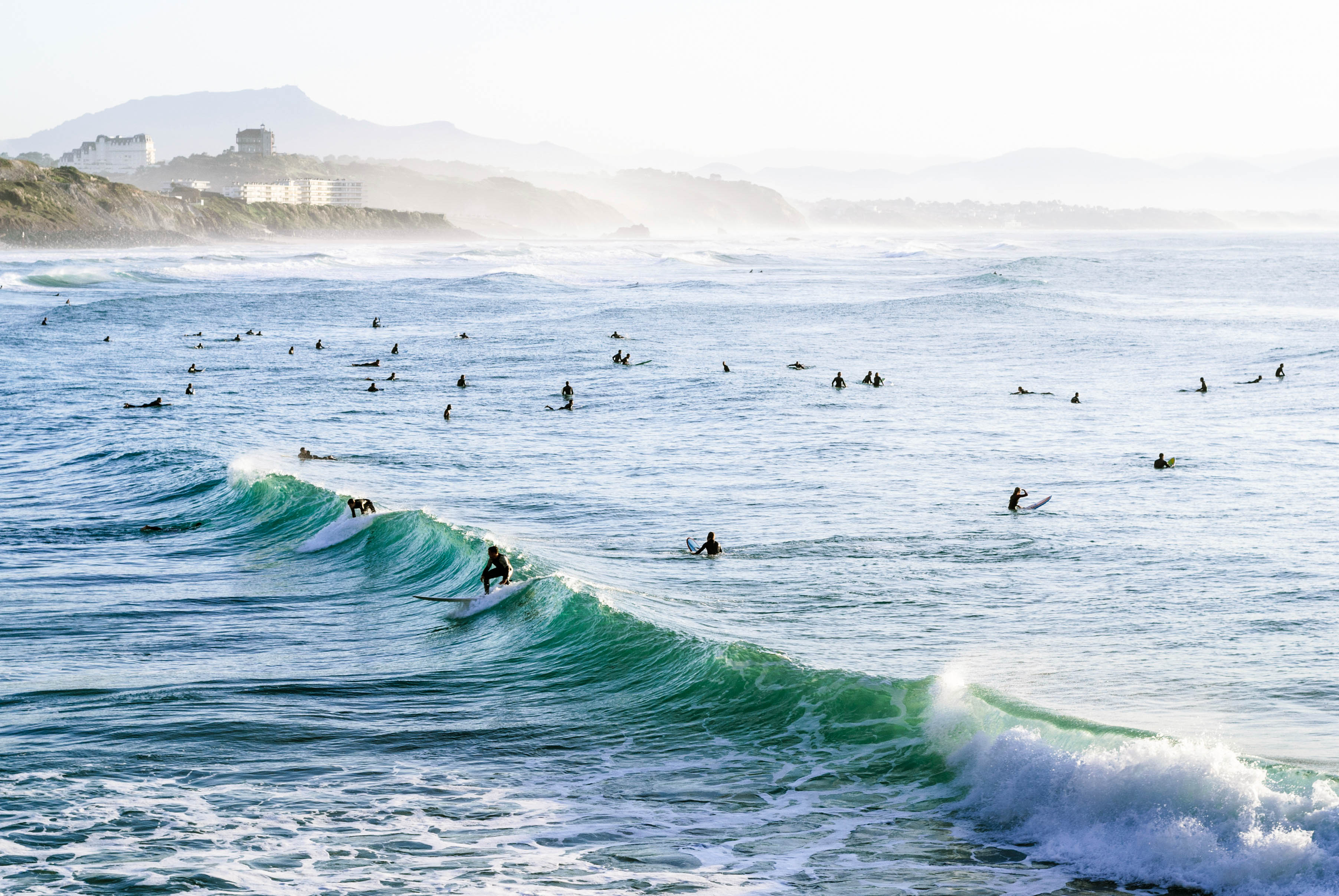 Surfen in Europa - Diese Länder sind dafür perfekt | Urlaubsguru.de