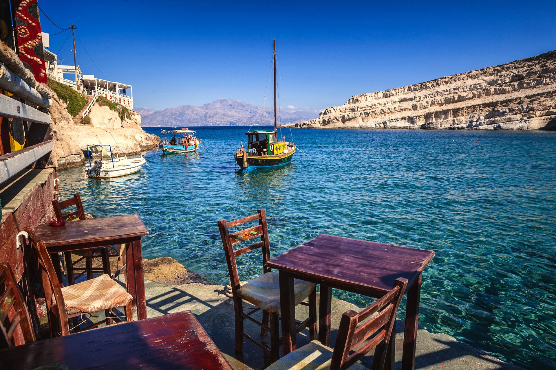 Besucht das bunte Hippiedorf Matala auf Kreta! | Urlaubsguru