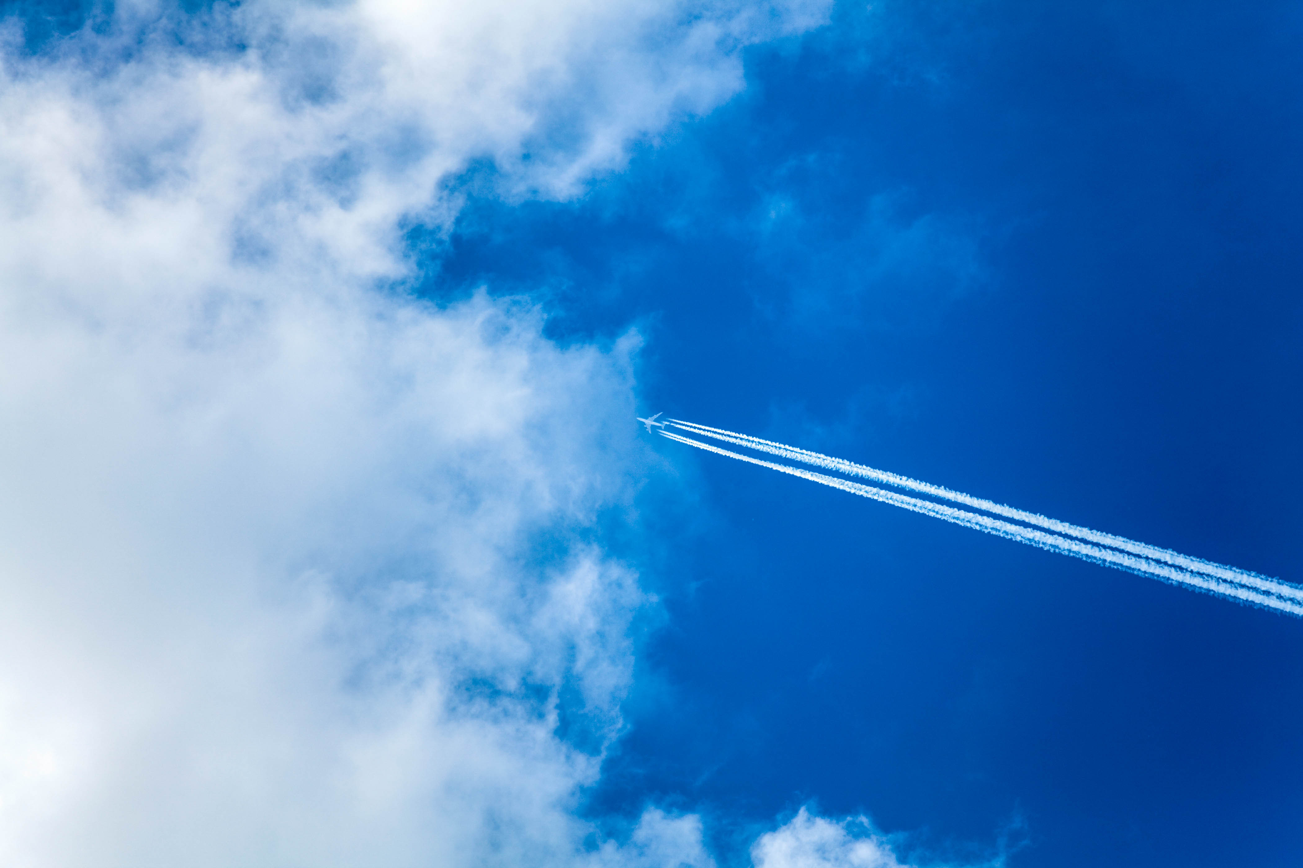 Flugzeug am Himmel, Chemtrail Theorie