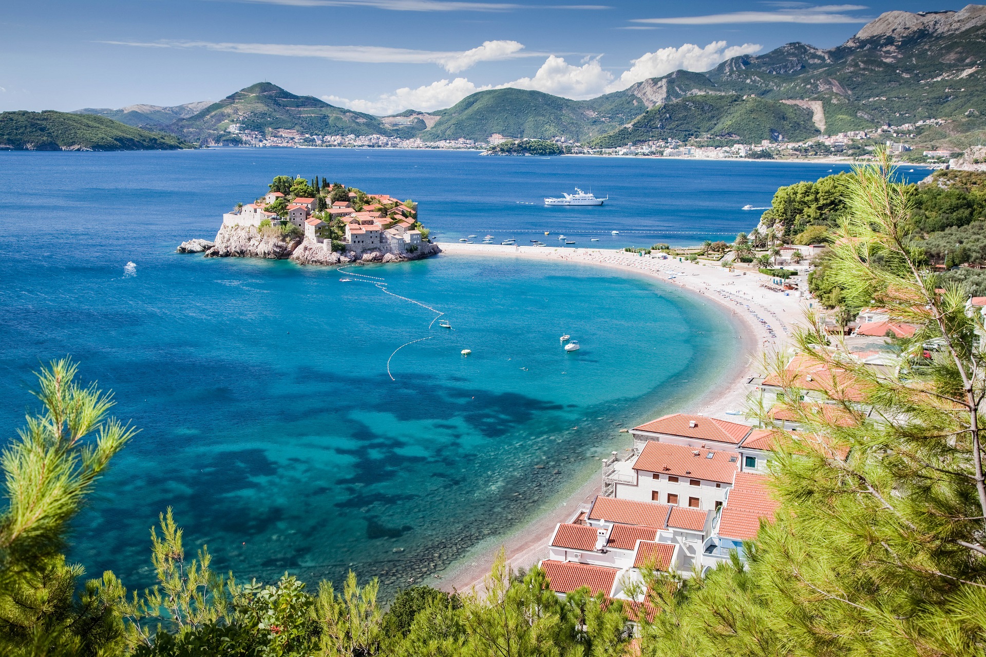 Einmaliges Luxusresort Auf Sveti Stefan In Montenegro Urlaubsguru einmaliges-luxusresort-auf-sveti-stefan-in-montenegro-urlaubsguru