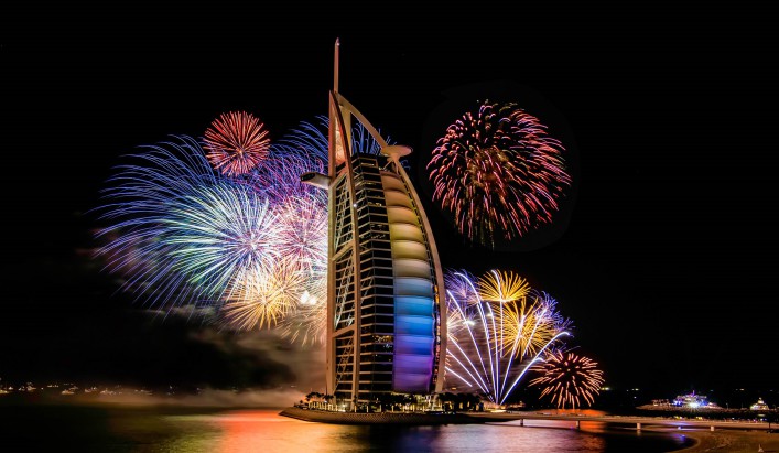 Silvester in Dubai Feuerwerk am Burj Al Arab
