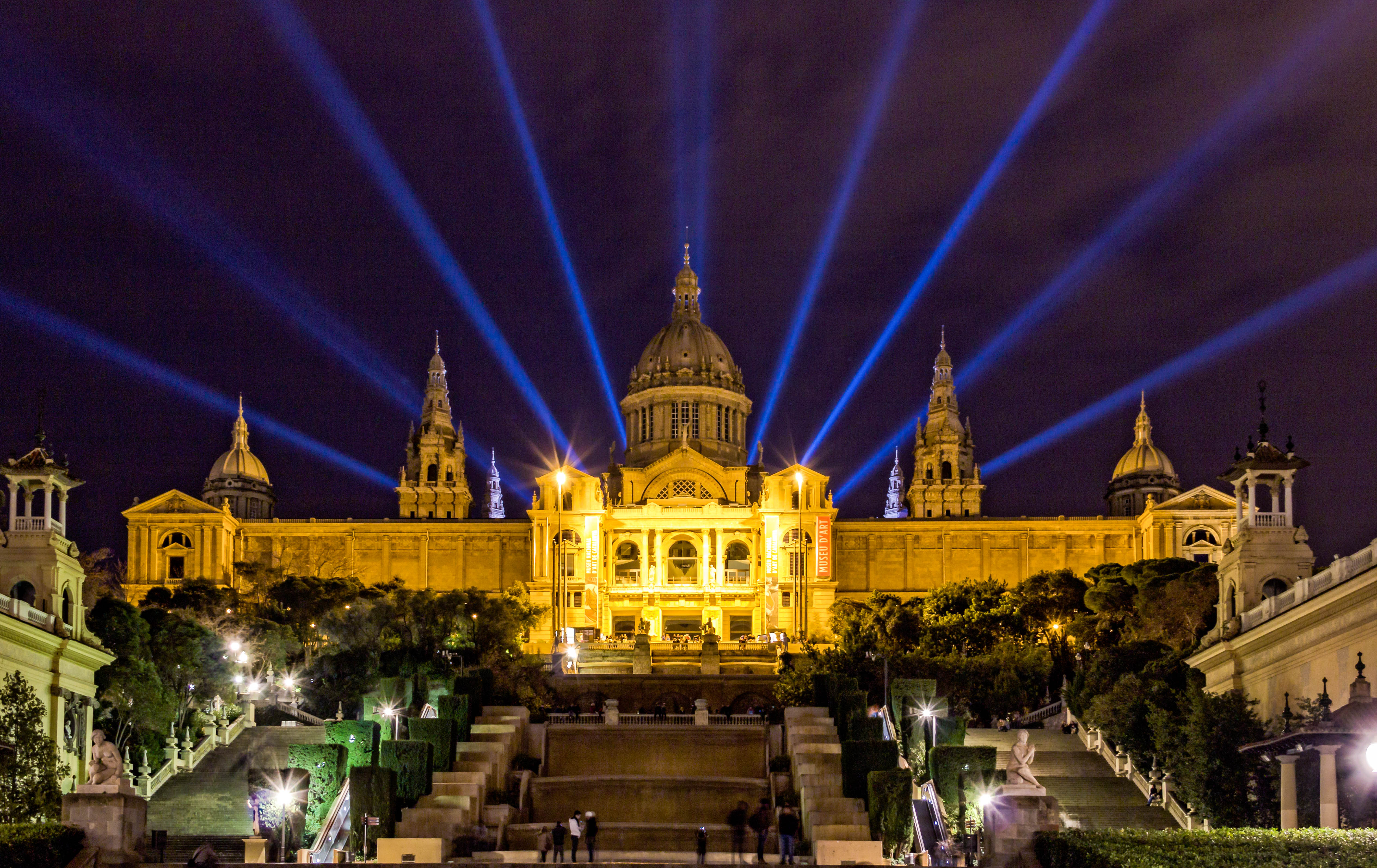 Silvester 2019: 10 angebote für weniger als 30 € pro nacht! · hostelsclub Silvester in Barcelona: Die spektakulärsten Partys und Events