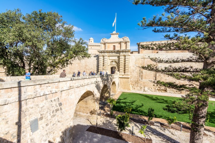 Mdina_Main gate_Stadttor_Malta_EDITORIAL ONLY Nejdet Duzen shutterstock_340006124