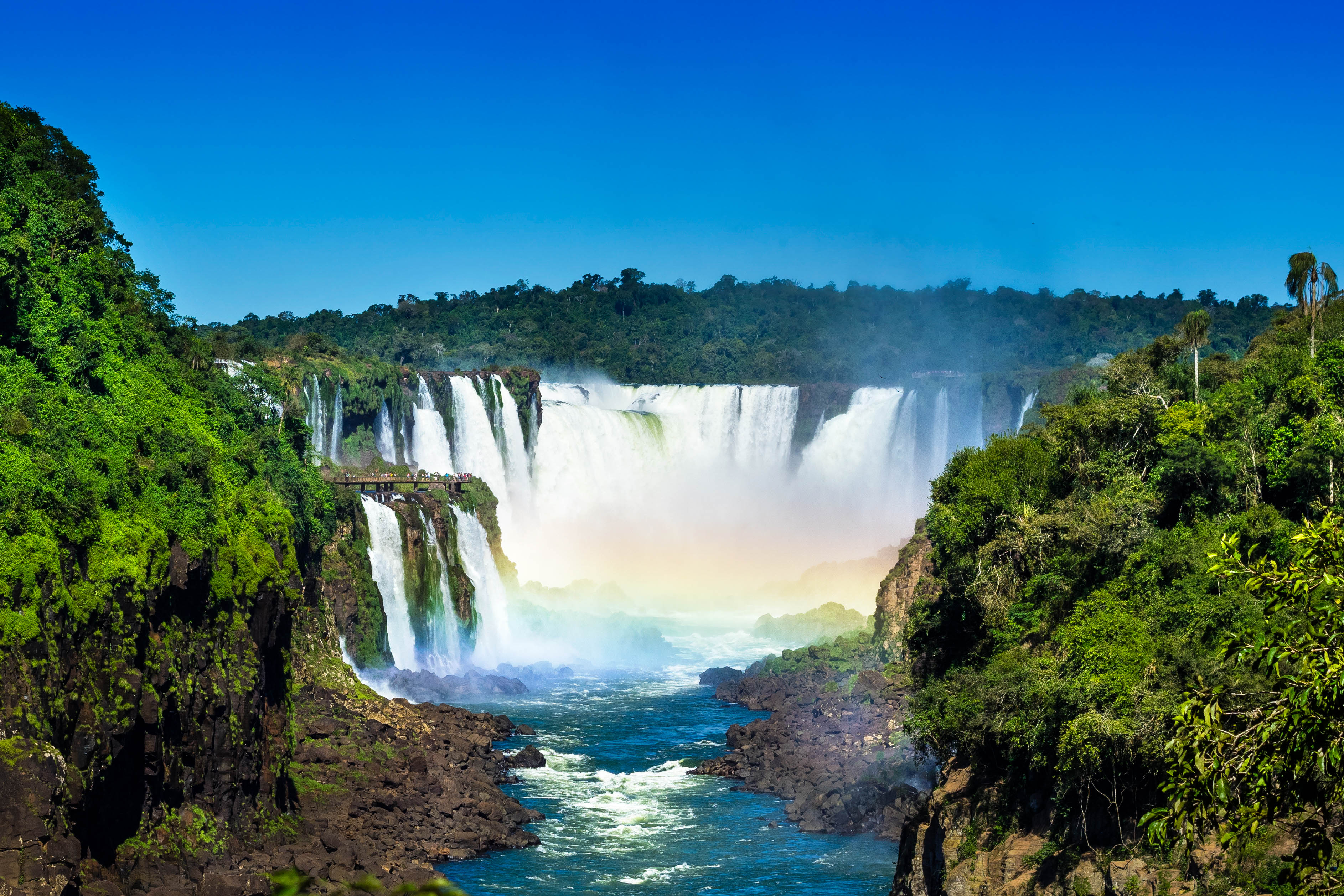Iguazu Falls gigantische Wasserfälle Urlaubsguru.de