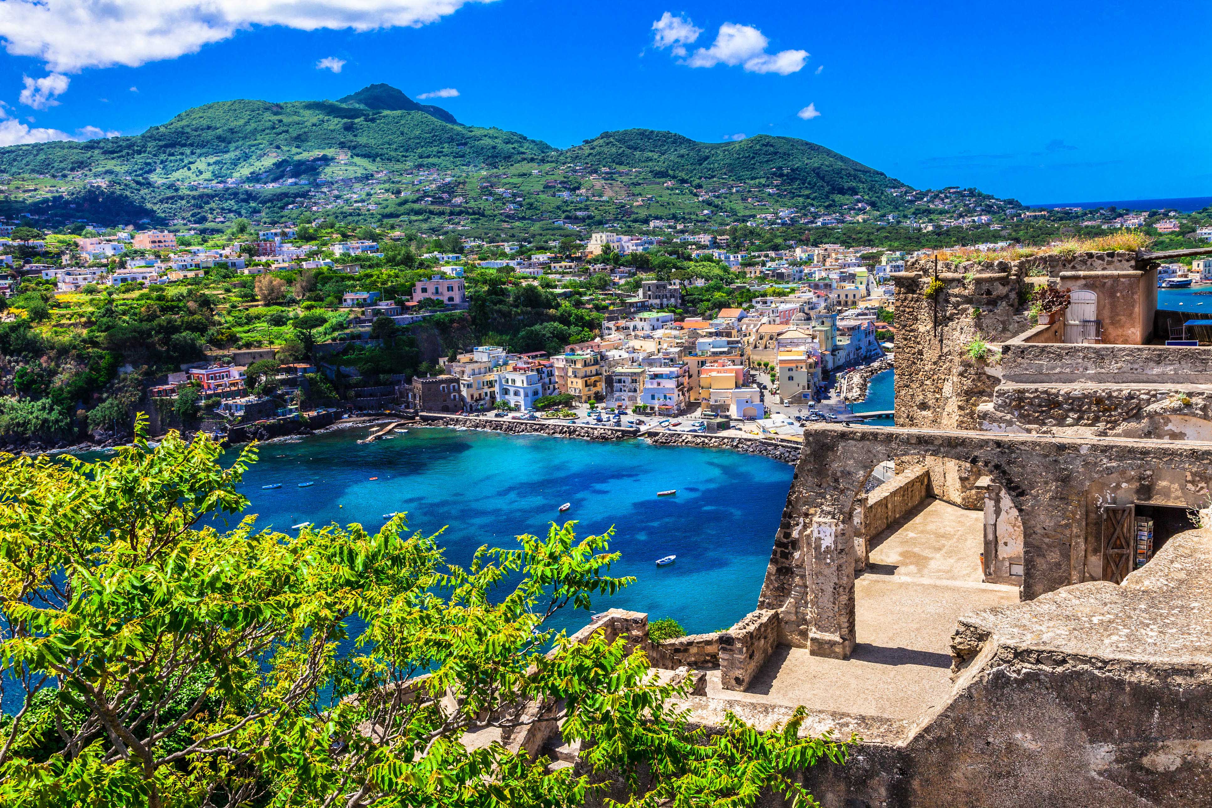 Die italienische Insel Ischia im Golf von Neapel Urlaubsguru