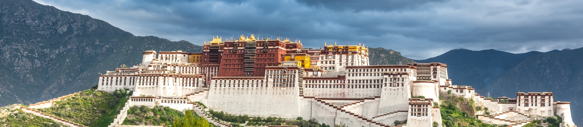 Donkere wolken boven Tibet