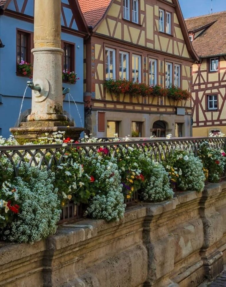 beautiful-german-medieval-city-of-rothenburg-istock-590620294